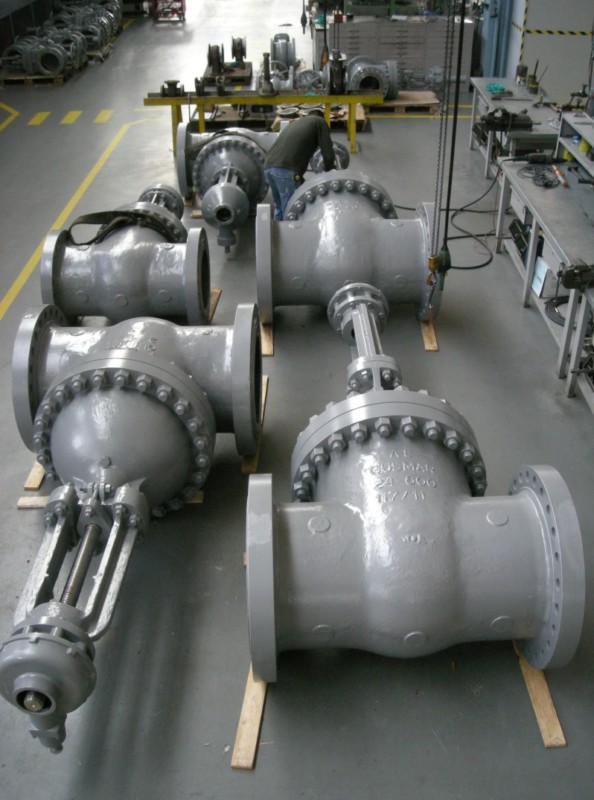 Gate valve class 600 24 inches 1.3