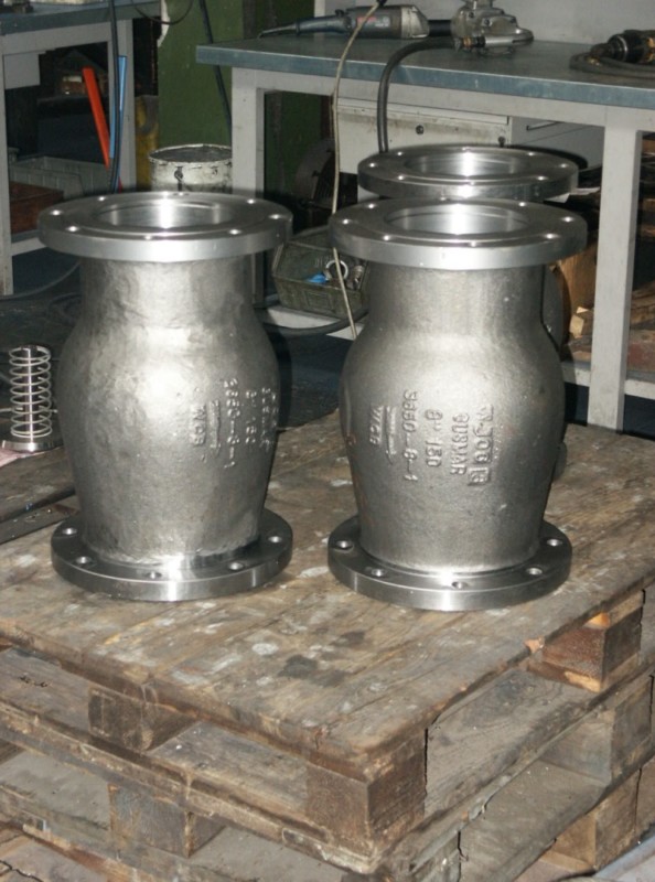 Nozzle check valves class 150 8 inches